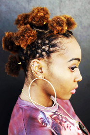 《从游戏到现实：英雄联盟娱乐文化的多元发展》